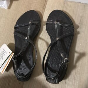 NWT CROCS Women’s Crocs Marbled Flip Sandal Color: black/wht/gray marbled effect